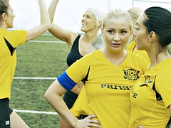 Blondinka, Rjavolaska, Dvojna penetracija, Grupni, Orgija, Najstnice, Trojček, Joške