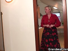 Stor pik, Store bryster, Pik sutte, Bedstemor, Ældre kvinde, Skrige, Trekant