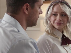 Blondína, Vysokoškoláčka, Roztomilá, Péro, Výprask, Drobunké, Vyholené, Uniforma