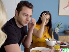 Blondine, Hundestilling, Familie, Hårdt, Lille kvinde, Fisse, Tabu, Teenager