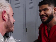 FamilyCreep - Fag Latino Stepcousins Jocks Give Each Other A Helping Mitt