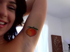 Blondine, Europäisch, Hardcore, Lesbisch, Nippel, Muschi, Kurzes haar, Sich ausziehen