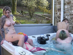 Enthousiasteling, Blond, Vrouw, Kwartet, Lesbisch, Masturbatie, Kut duiken, Onderwater