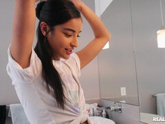 Store bryster, Brunette, Ansigt sidde, Firkanter, Orgie, Udendørs, Svømmepøl, Tatovering