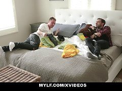 Verga grande, Tetas grandes, Madura, Corridas, Madres para coger, Mamá, Gritar, Trio