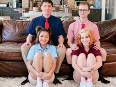 Avsugning, Doggystyle, Grupp, Naturliga tuttar, Liten och nätt, Kort hår, Mager, Tuttar