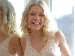 Amatör, Stor stjärt, Stora tuttar, Onani, Mager, Solo, Strippning, Tonåring