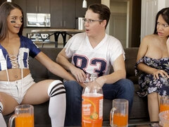 Gros cul, Brunette brune, En levrette, Poilue, Branlette thaïlandaise, Fille latino, Adolescente, Nénés