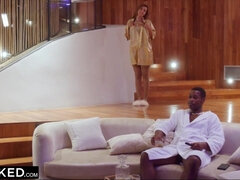 큰 음경, 큰 가슴, 흑갈색 머리, 얼굴에, 다른 인종간의, 자연의 가슴, 타는, 스타킹