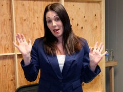 Gesztenyebarna, Szájba élvezés, Ondó fröcskölés, Kézimunka, Érett feleség, Természetes mellek, Sztrippelés, Begyek