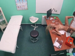 Stor kuk, Blondin, Avsugning, Doktor, Fingering, Fitta, Rysk, Rakad