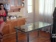 Store pupper, Brunette, Barmfager, Lesbisk, Milf, Fitte