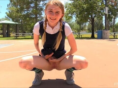 Túlzott, Ujjazás, Maszti, Orgazmus, Nyilvános, Egyedül, Játékszerek, Szoknya alatti