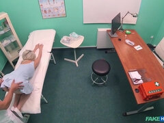 Stor pik, Pik sutte, Lækker, Langt ned i halsen, Doktor, Slikning, Fisse, Barberet