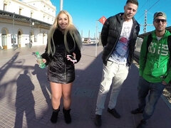 69, Stor kukk, Kukk suging, Bakfra, Hardcore, Naturlige bryster, Offentlig, Tattovering