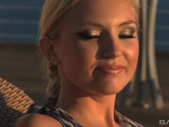 Anális szex, Szőke, Gesztenyebarna, Ondó fröcskölés, Arcra élvezés, Hármas