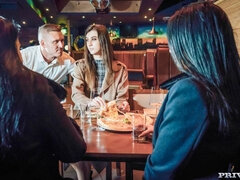 Anal, Cul, Sucer une bite, Branlette thaïlandaise, Embrassement, Léchez, Chatte, Adolescente