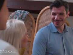 Большие сиськи, Блондинки, Колледж, Собачьи, Две девушки, Лизание, Милф, Втроем