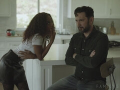 Brunetka, Zdrada, Twarzowy, Rodzina, Fetysz, Obciąganie stopami, Na wolnym powietrzu, Pirsing