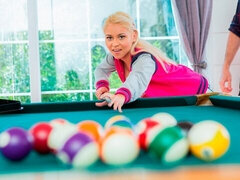 Μεγάλος κώλος, Μεγάλος πούτσος, Μεγάλα βυζιά, Ξανθιά, Πίπα, Σε στάση σκύλου στα τέσσερα, Κοκκαλιάρης, Έφηβος