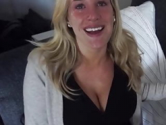 Sexy Blonde Sexually available mom with Nice Milky Cleavage