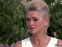 Grandpère, Lesbienne, Masturbation, Mature, Maman, Public, Séduite, Adolescente