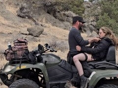 18 jaar, Enthousiasteling, Zwart, Pijpbeurt, Bruinharig, Orgasme, Buiten, Kousen