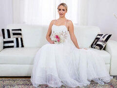 Stor stjärt, Stor kuk, Blondin, Avsugning, Doggystyle, Kort hår, Stockings, Tonåring