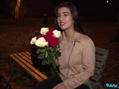 Amerikai, Cumizás, Gesztenyebarna, Ondó fröcskölés, Pénisz, Nyalás, Nyilvános, Nuni