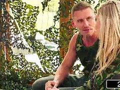 Pijpbeurt, Bruinharig, 1 man 2 vrouwen, Trio, Uniformpje