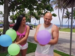 Большая жопа, Большие сиськи, Минет, Сперма на лице, Пальцем, Секс без цензуры, Лизание, Реалити