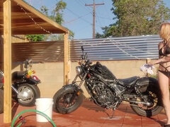 Bikini, Prstovanie, Masturbácia, Vonku