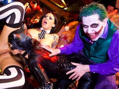 Duży kutas, Duże cycki, Obciąganie, Styl na pieska, Grupa, Hardcore, Orgia, Strona