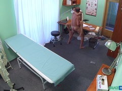 Amateur, Sucer une bite, Médecin, En levrette, Bureau, Chatte, Uniforme, Voyeur