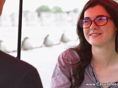 18 ans, Brunette brune, Mignonne, Européenne, Léchez, Chatte, Chevaucher, Maigrichonne