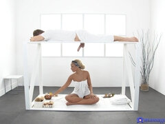 69, ブロンド, 中出し, チン, 手コキする, オイル, ピアス, オッパイの