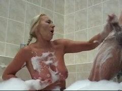 18 jahre, Bad, Grosse titten, Blasen, Spermaladung, Aufs gesicht abspritzen, Reif, Vintage