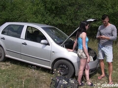 Sucer une bite, Brunette brune, Club, Européenne, Hard, De plein air, Public, Rasée