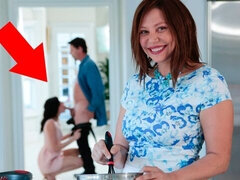 Lécher le cul, Sucer une bite, Brunette brune, En levrette, Hard, Maigrichonne, Adolescente, Nénés