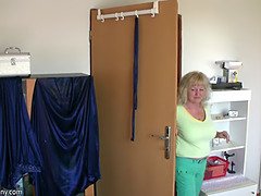 Velike joške, Babica, Velika, Lezbijke, Samozadovoljevanje, Orgazem, Obrito, Joške
