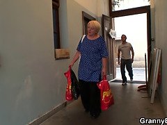 Iso kaunis nainen, Isot tissit, Pariskunta, Isoisä, Mummo, Vanhempi, Huutava, Tissit