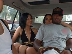 Любители, Большая жопа, Минет, Брюнетки, Семяизвержение, Натуральные сиськи, Втроем, Сиськи