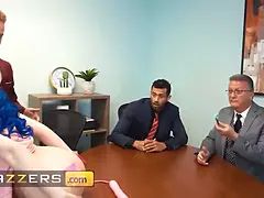 Μεγάλος πούτσος, Μεγάλα βυζιά, Σε στάση σκύλου στα τέσσερα, Τέρας, Γραφείο, Καβάλημα, Ξυρισμένη, Τρίο