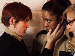 Tumma, Sormetus, Suudella, Lesbo, Selkäsauna, Alusvaatteet, Äiti jota haluaisin panna, Ajeltu