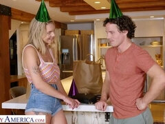 18 let, Velký zadek, Hardcore, Podpatky, Masturbace, Přírodní prsa, Teenka, Kozičky