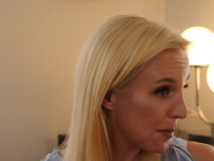 Babe, Par, Ansiktssperm, Kyssing, Lesbisk, Slikking, Naturlige bryster, Fitte