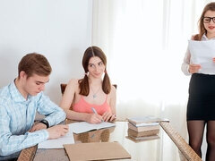 Μεγάλος κώλος, Μεγάλος πούτσος, Μεγάλα βυζιά, Πίπα, Μελαχροινή, Φυσικά βυζιά, Έφηβος