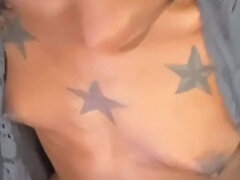 Amatööri, Anaali, Iso kulli, Musta, Vibraattori, Itsetyydytys, Soolo, Tatuointi