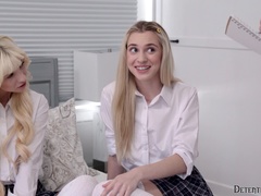 Szőke, Cumizás, Arcra élvezés, Orgazmus, Filigrán alkatú, Vékony, Szopás, Uniformis