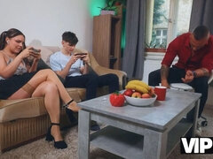 Brunetka, Zdrada, Tatuś, Dziewczyna, Hd, Krzyczeć, Ogolona, Cycki